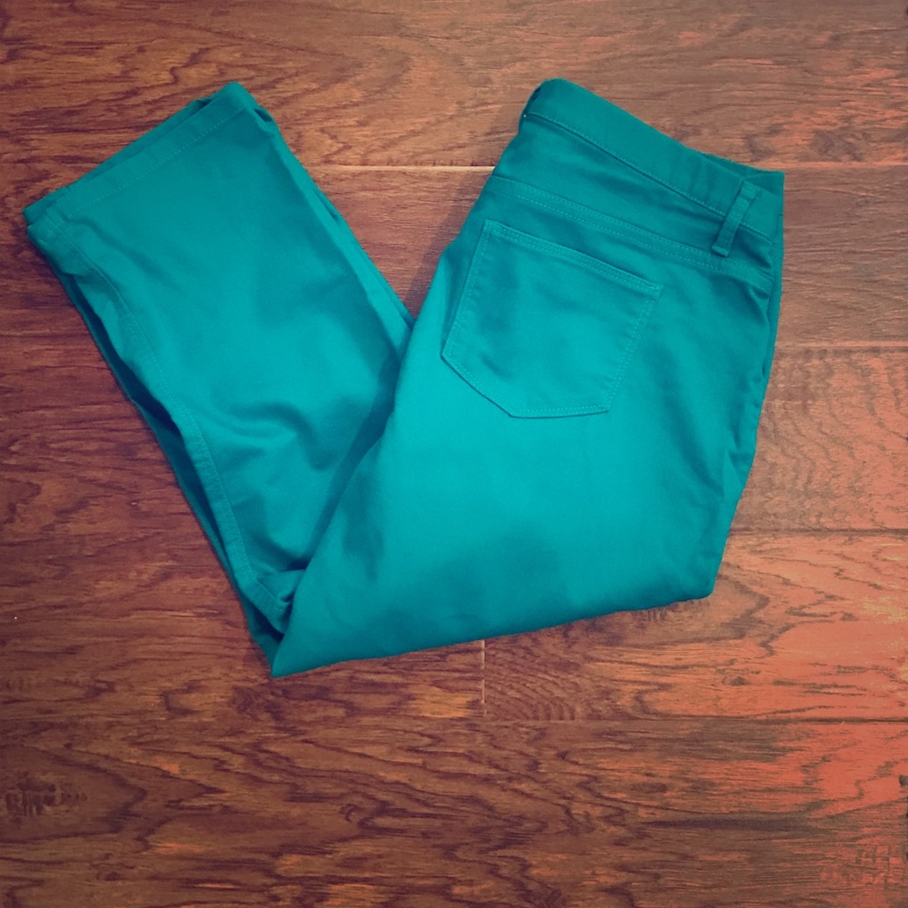 New York and Company pull on crop pants